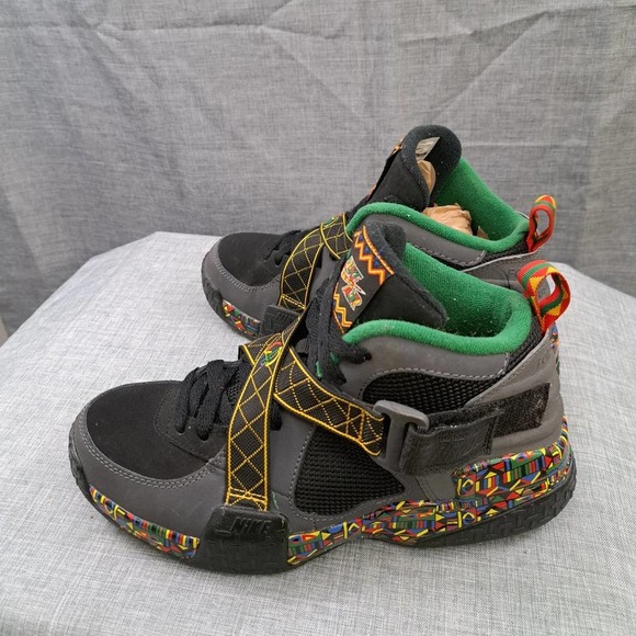 Urban Jungle Nike Air Raid White Blue NIKE AIR RAID SIZE 5Y URBAN